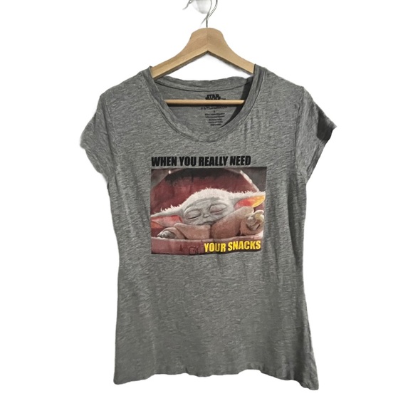 Star Wars Tops - Mandalorian Baby Yoda Snacks Tshirt size L